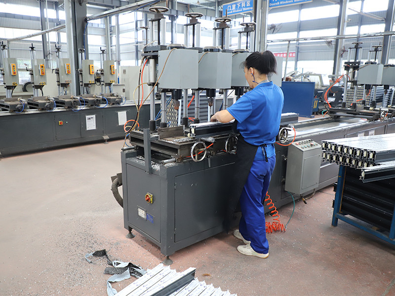 Shiny-Control Technology Develop (Beijing) Co., Ltd. üreticinin üretim hattı